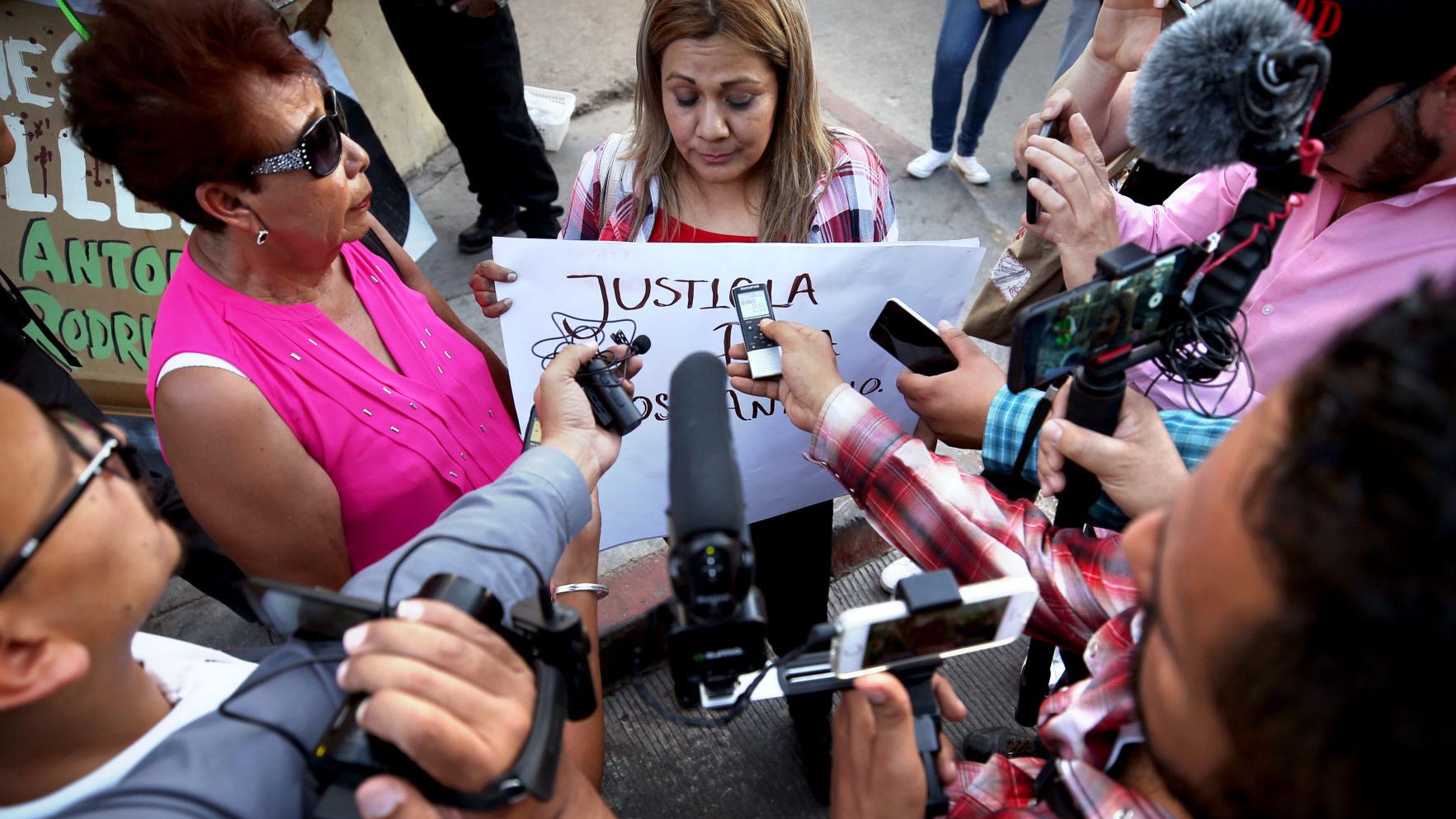Border agent Lonnie Swartz to be tried again in cross-border shooting of teen